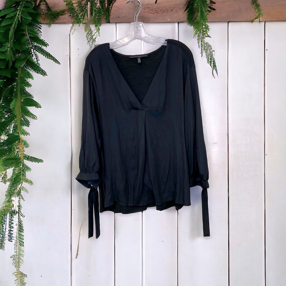 White House Black Market V-Neck Quarter Sleeve Blouse